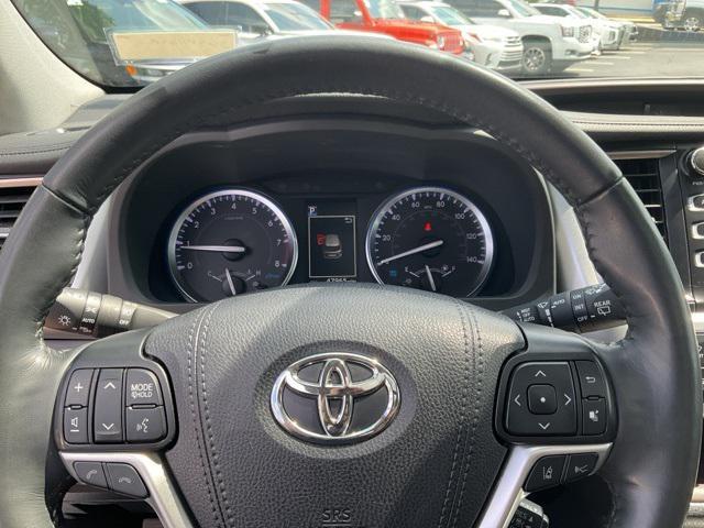 used 2019 Toyota Highlander car, priced at $31,404
