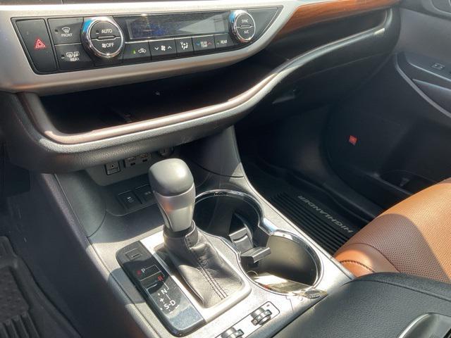 used 2019 Toyota Highlander car, priced at $31,404