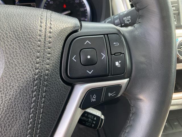 used 2019 Toyota Highlander car, priced at $31,404