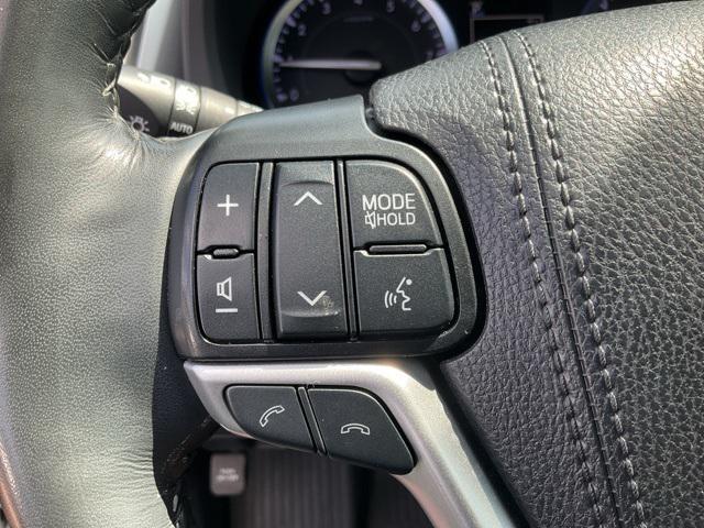 used 2019 Toyota Highlander car, priced at $31,404