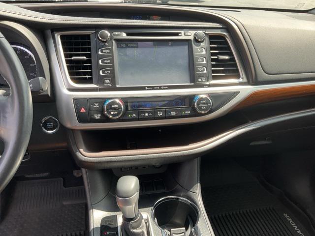 used 2019 Toyota Highlander car, priced at $31,404