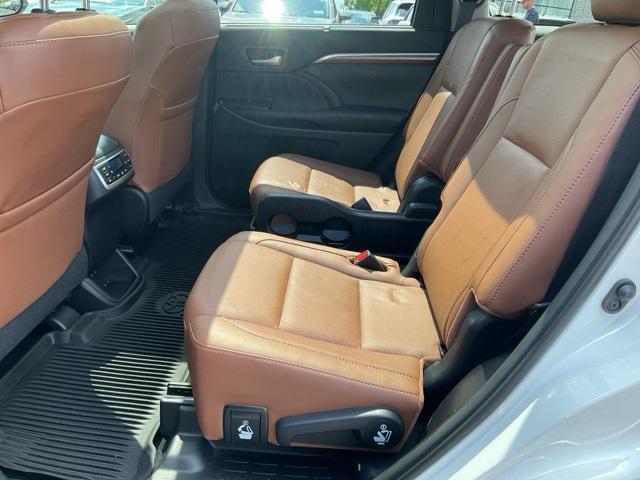 used 2019 Toyota Highlander car, priced at $31,404