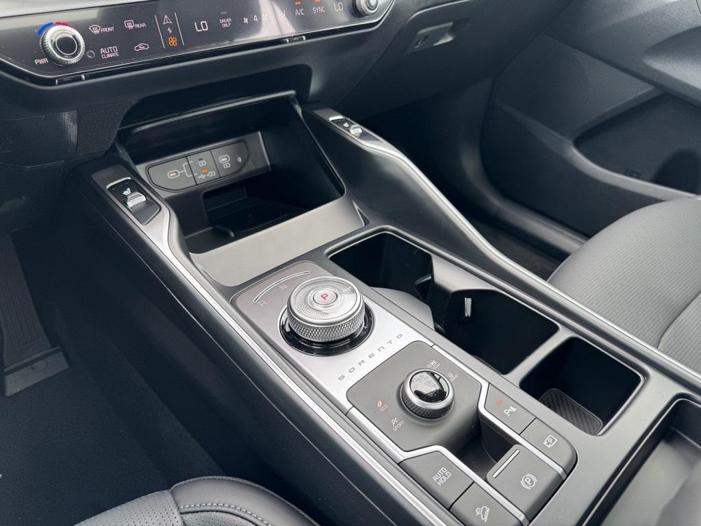 new 2025 Kia Sorento Hybrid car, priced at $41,492