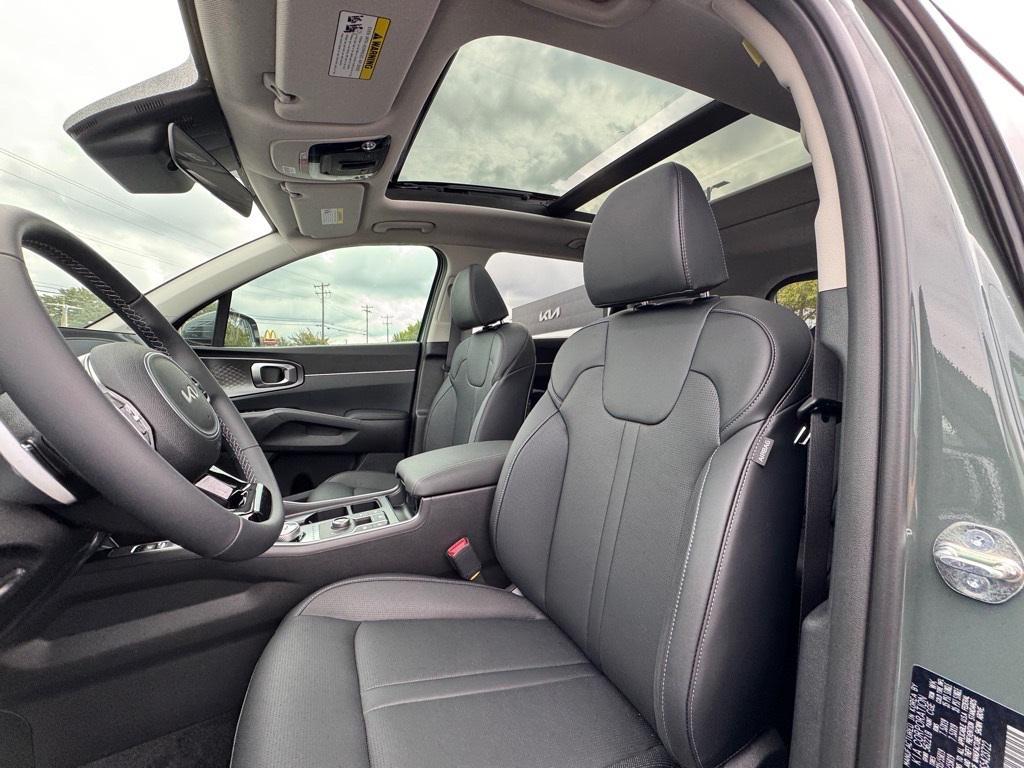 new 2025 Kia Sorento Hybrid car, priced at $41,492