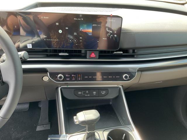 new 2025 Kia Carnival car, priced at $38,622