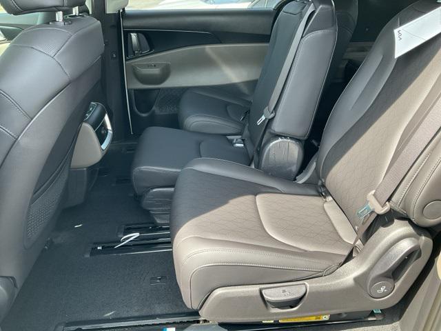 new 2025 Kia Carnival car, priced at $38,622