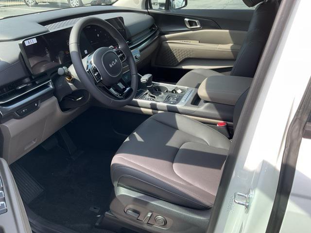 new 2025 Kia Carnival car, priced at $38,622