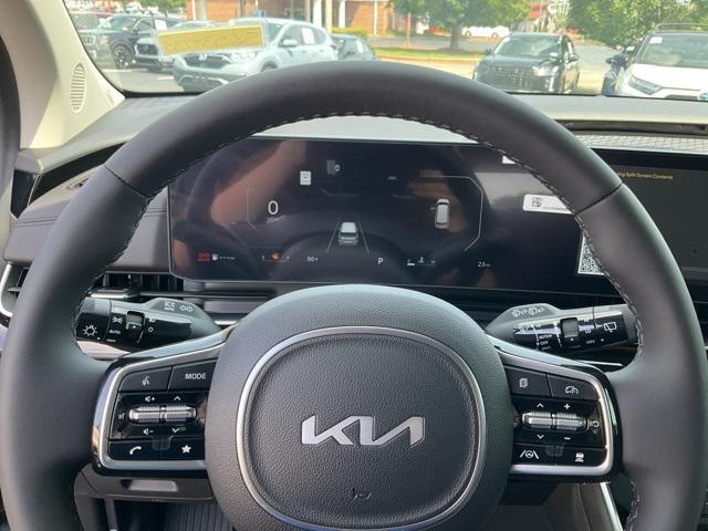 new 2025 Kia Carnival car, priced at $50,662
