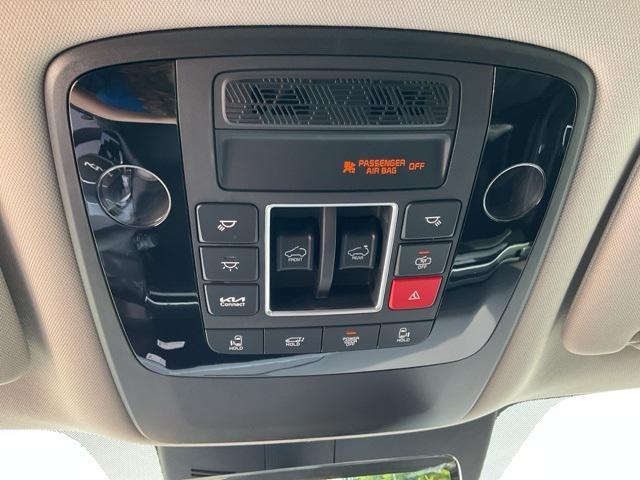 new 2025 Kia Carnival car, priced at $50,662