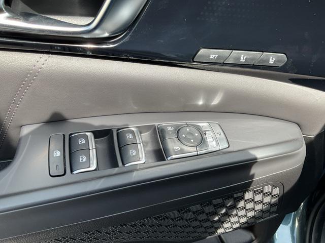 new 2025 Kia Carnival car, priced at $50,662