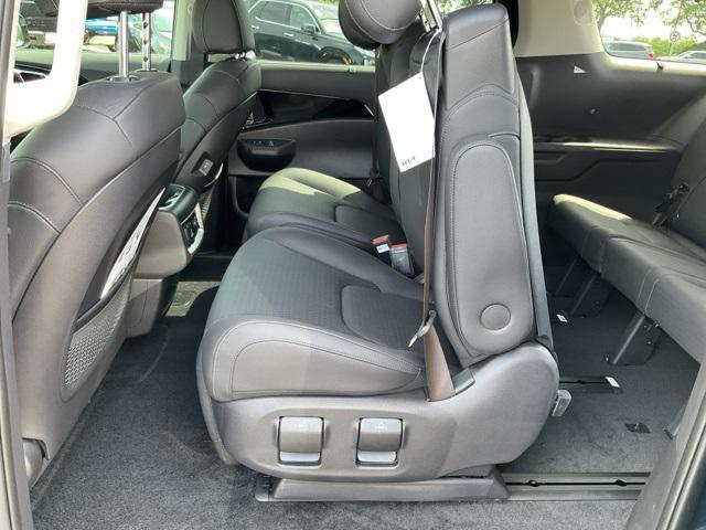 new 2025 Kia Carnival car, priced at $50,662