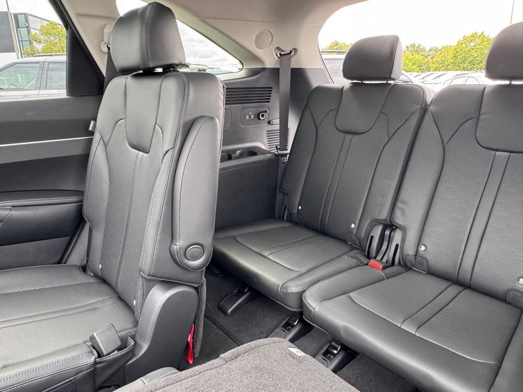 new 2026 Kia Sorento car, priced at $40,424