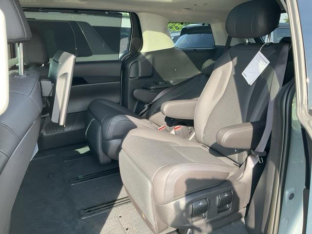 new 2025 Kia Carnival Hybrid car, priced at $54,564