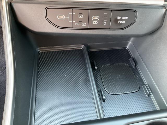 new 2025 Kia Carnival Hybrid car, priced at $54,564