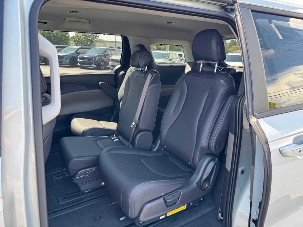 new 2026 Kia Carnival Hybrid car, priced at $43,188