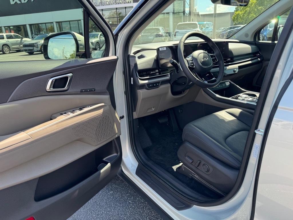 new 2026 Kia Carnival Hybrid car, priced at $43,188