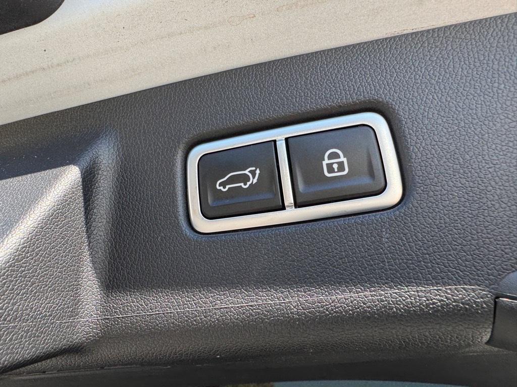 used 2023 Kia Sorento car, priced at $32,822