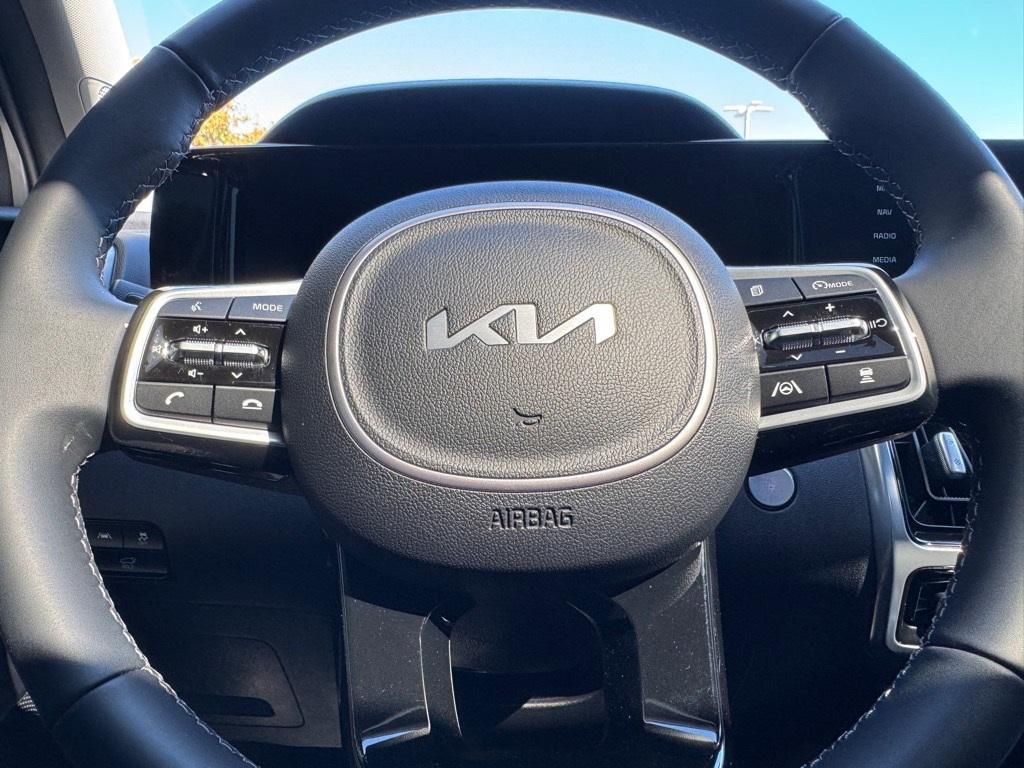 used 2023 Kia Sorento car, priced at $32,822
