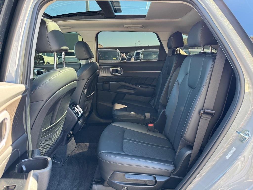 used 2023 Kia Sorento car, priced at $32,822