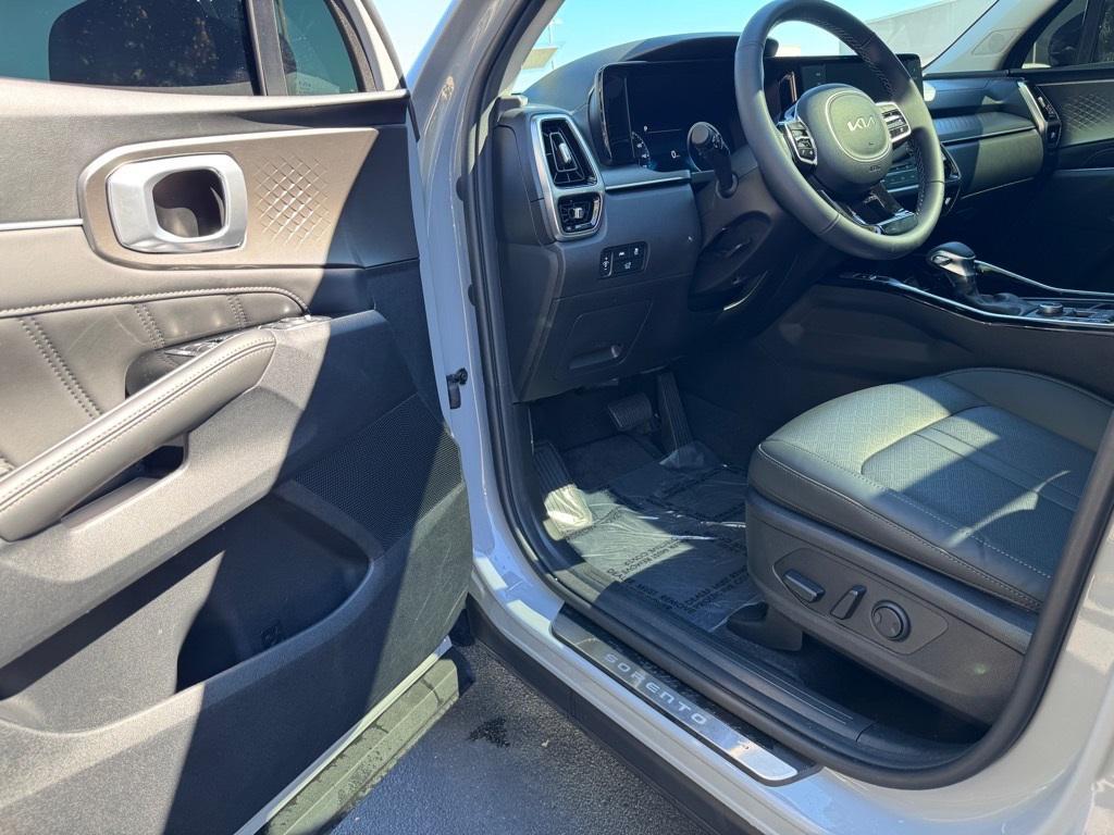 used 2023 Kia Sorento car, priced at $32,822