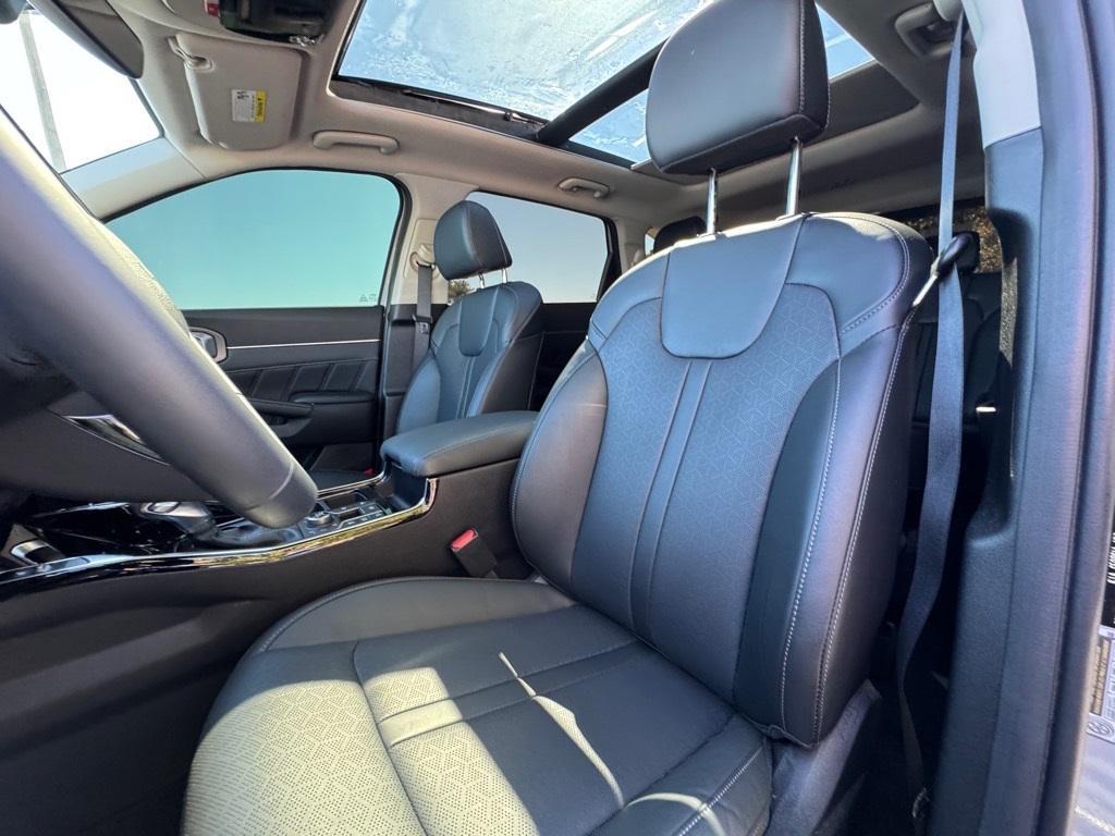 used 2023 Kia Sorento car, priced at $32,822