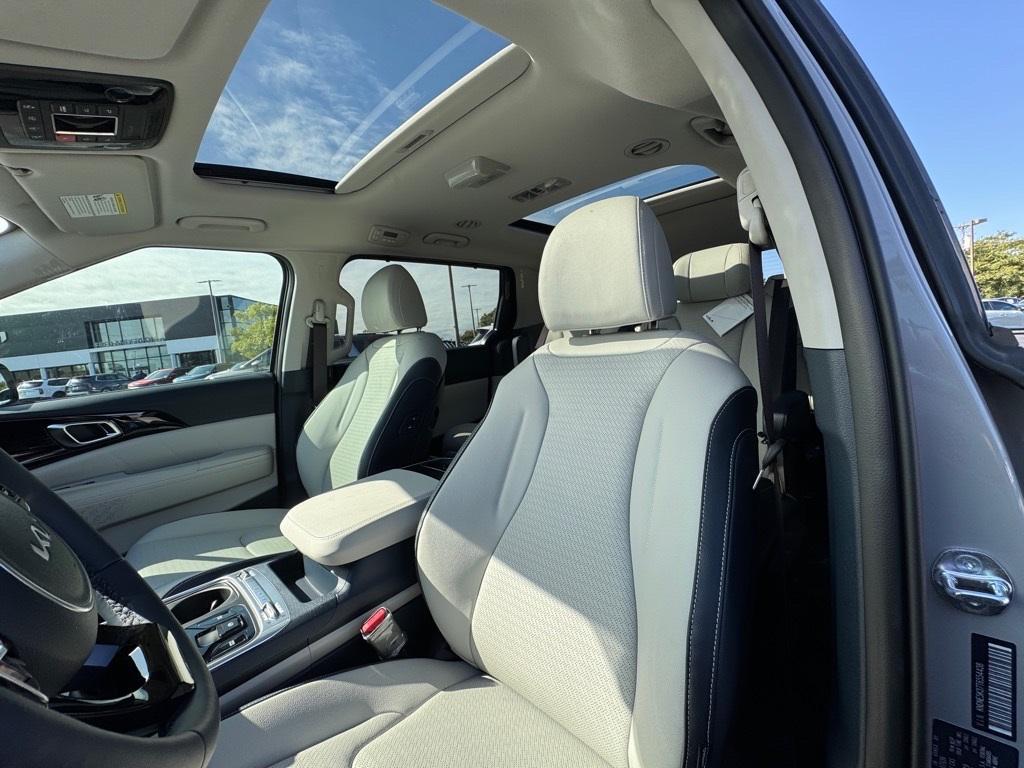 new 2026 Kia Carnival car, priced at $50,693