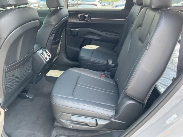 new 2025 Kia Sorento car, priced at $38,921