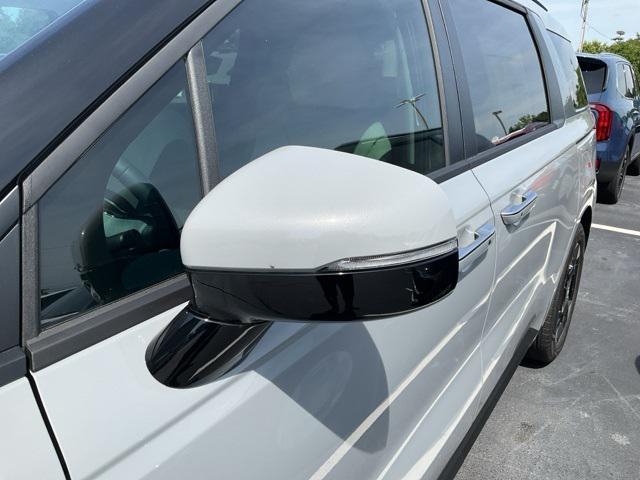 new 2025 Kia Carnival car, priced at $40,726