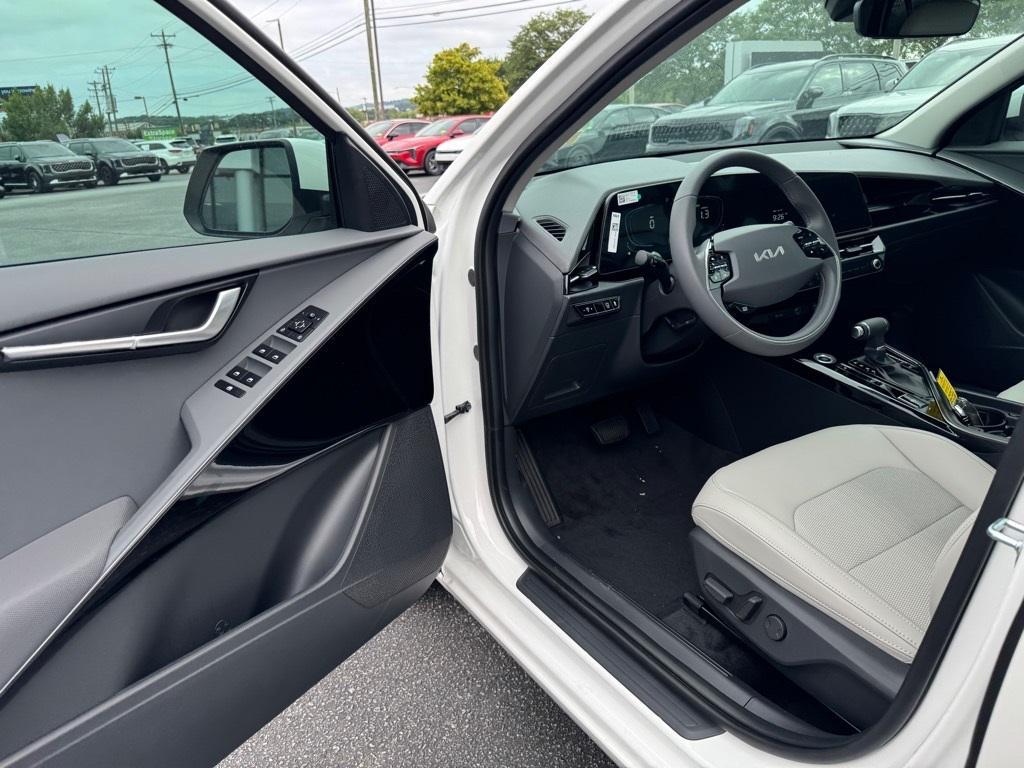 new 2025 Kia Niro car, priced at $30,660