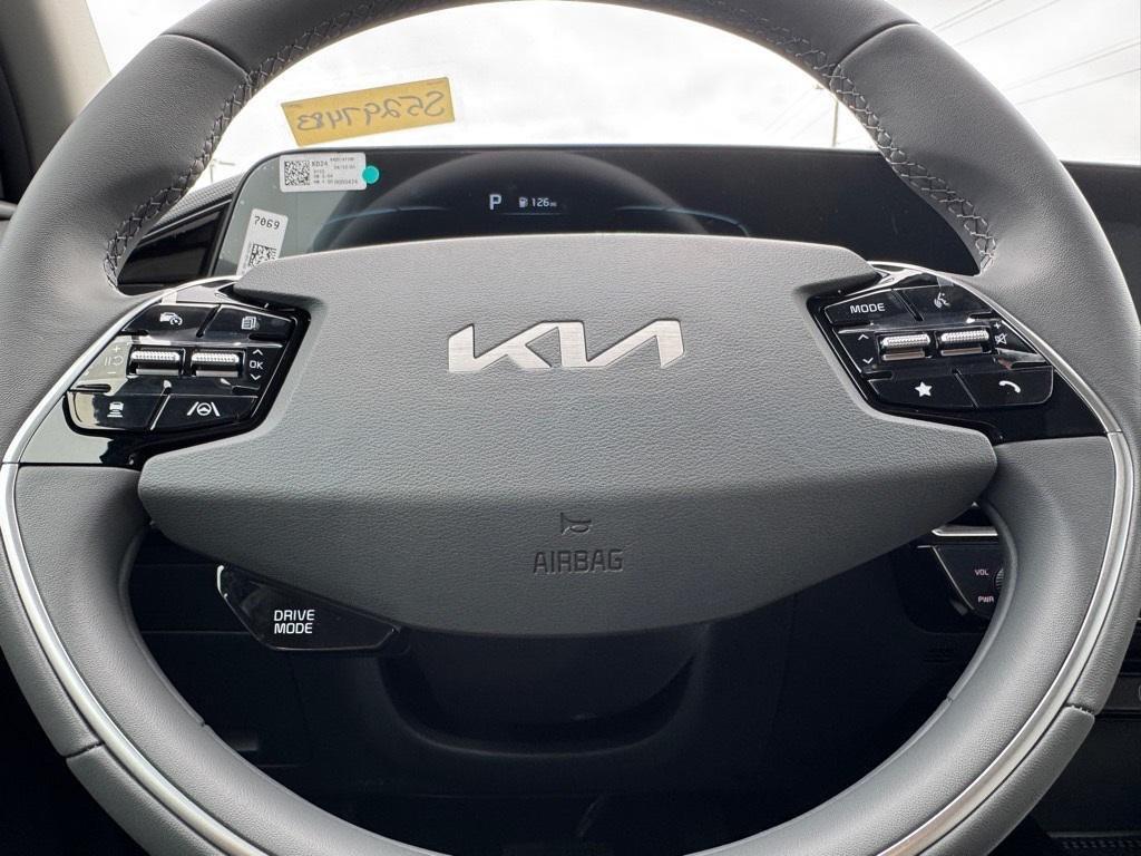 new 2025 Kia Niro car, priced at $30,660