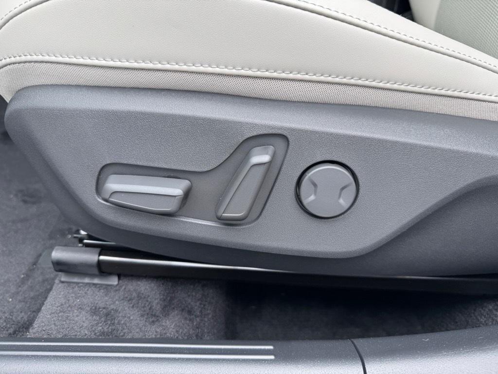 new 2025 Kia Niro car, priced at $30,660