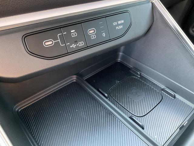 new 2025 Kia Carnival Hybrid car, priced at $53,317