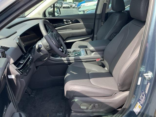 new 2025 Kia Carnival car, priced at $50,662