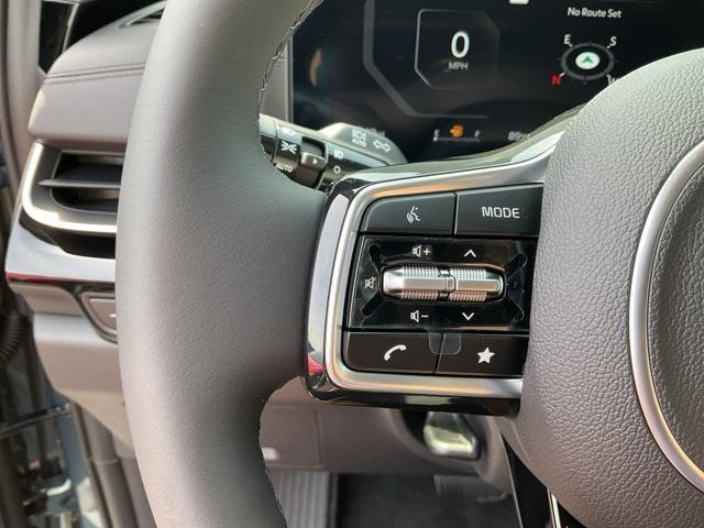 new 2025 Kia Carnival car, priced at $50,662