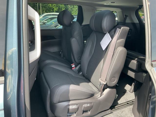 new 2025 Kia Carnival car, priced at $50,662