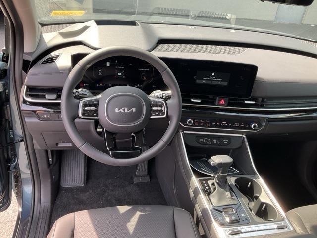 new 2025 Kia Carnival car, priced at $50,662
