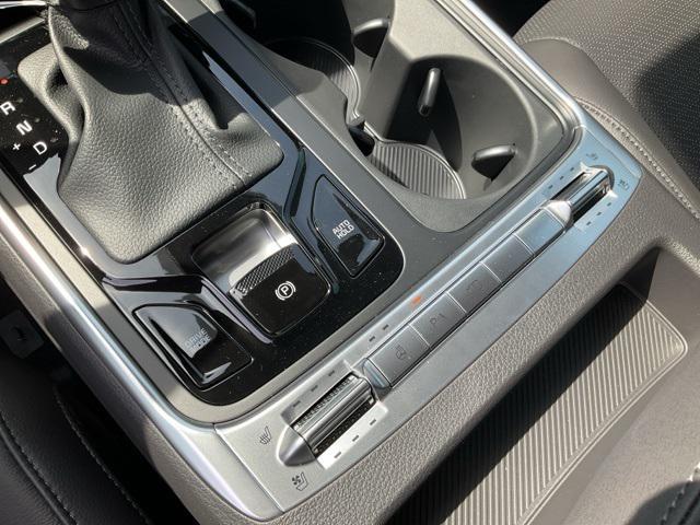 new 2025 Kia Carnival car, priced at $50,662