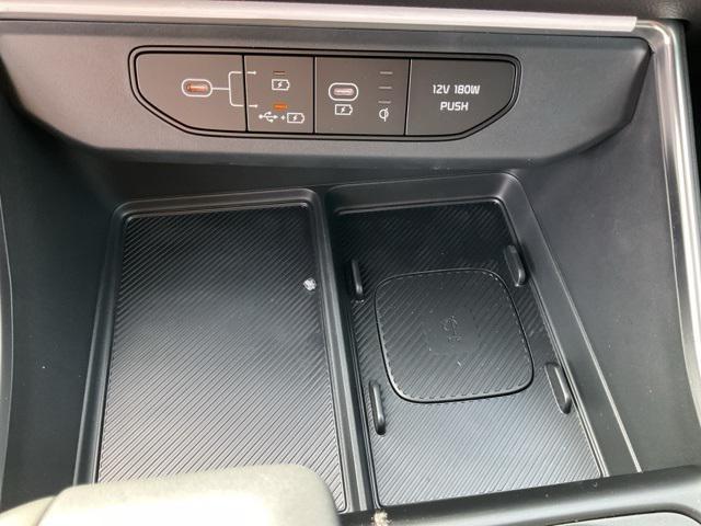 new 2025 Kia Carnival car, priced at $50,662