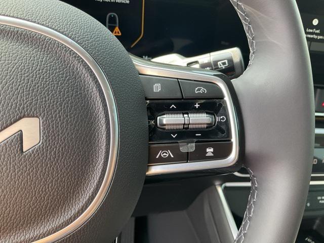 new 2025 Kia Carnival car, priced at $50,662