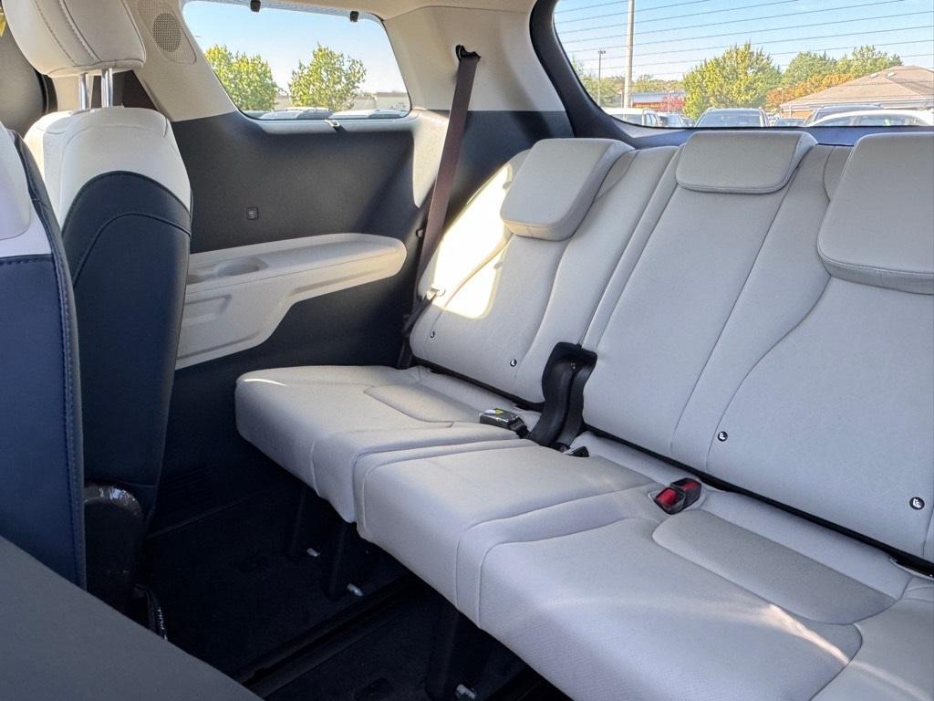 new 2026 Kia Carnival Hybrid car, priced at $43,800