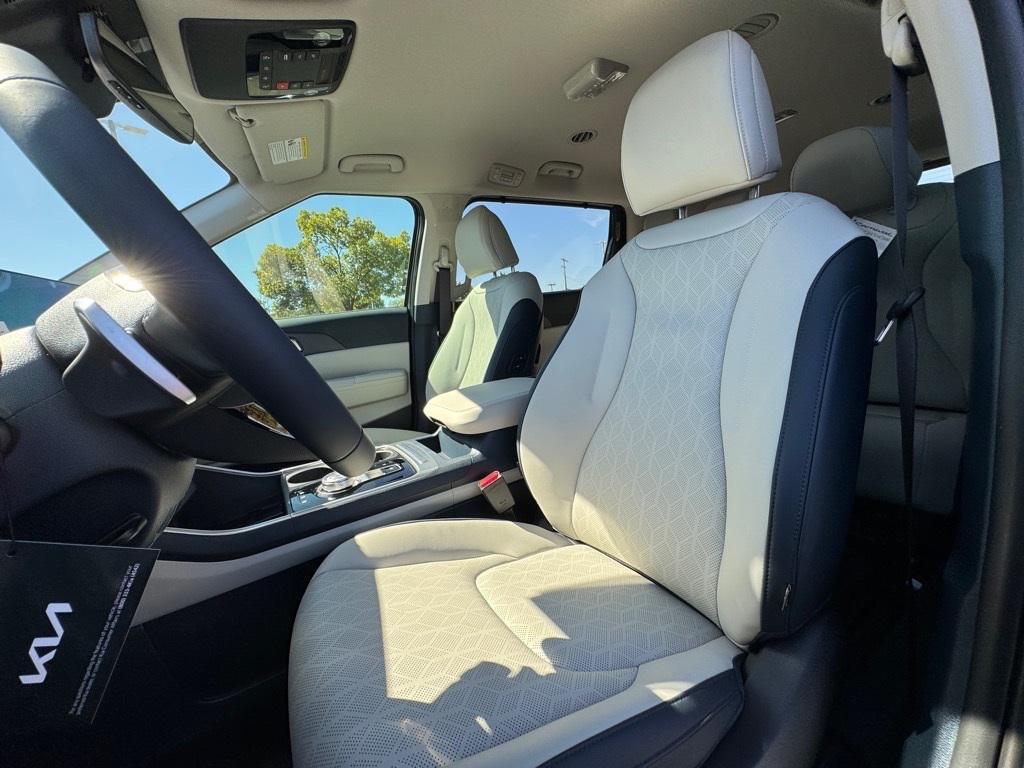 new 2026 Kia Carnival Hybrid car, priced at $43,800