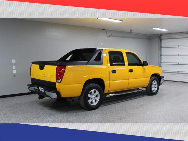 used 2003 Chevrolet Avalanche car, priced at $8,800