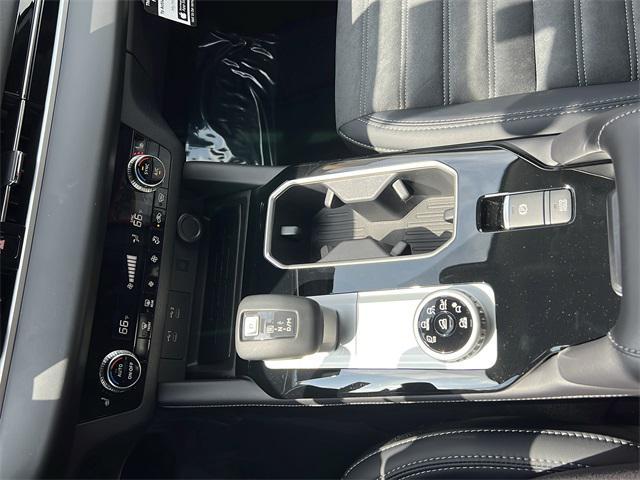 new 2025 Mitsubishi Outlander car, priced at $32,298