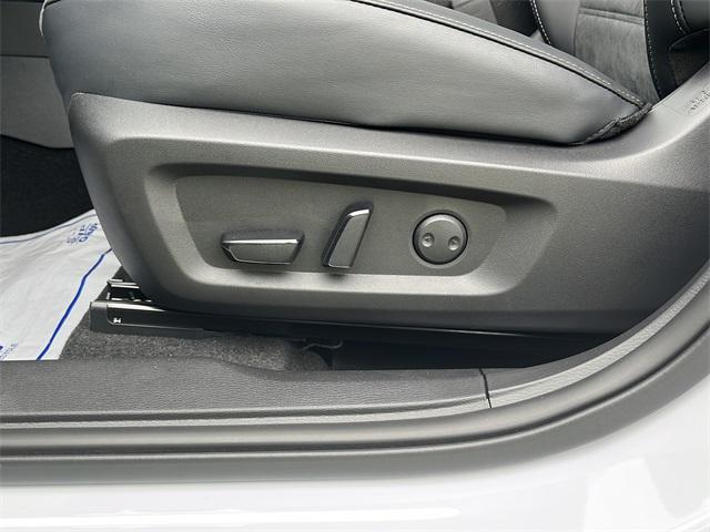 new 2025 Mitsubishi Outlander PHEV car, priced at $40,433