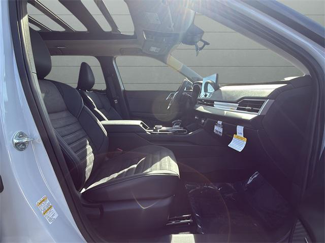 new 2025 Mitsubishi Outlander car, priced at $40,348