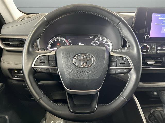 used 2024 Toyota Highlander car, priced at $29,995