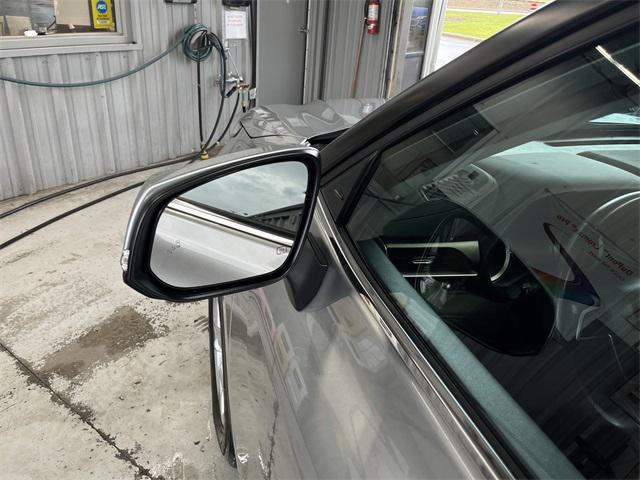 used 2024 Toyota Highlander car, priced at $29,995