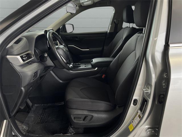 used 2024 Toyota Highlander car, priced at $29,995