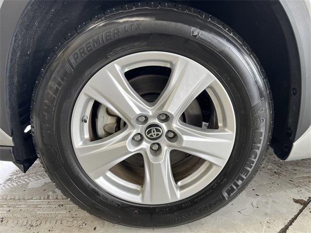 used 2024 Toyota Highlander car, priced at $29,995