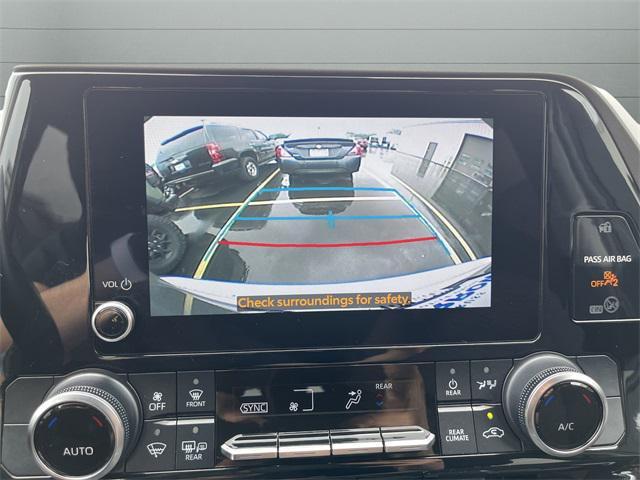 used 2024 Toyota Highlander car, priced at $29,995